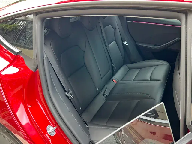 Tesla Model 3 — Фото автомобиля 16