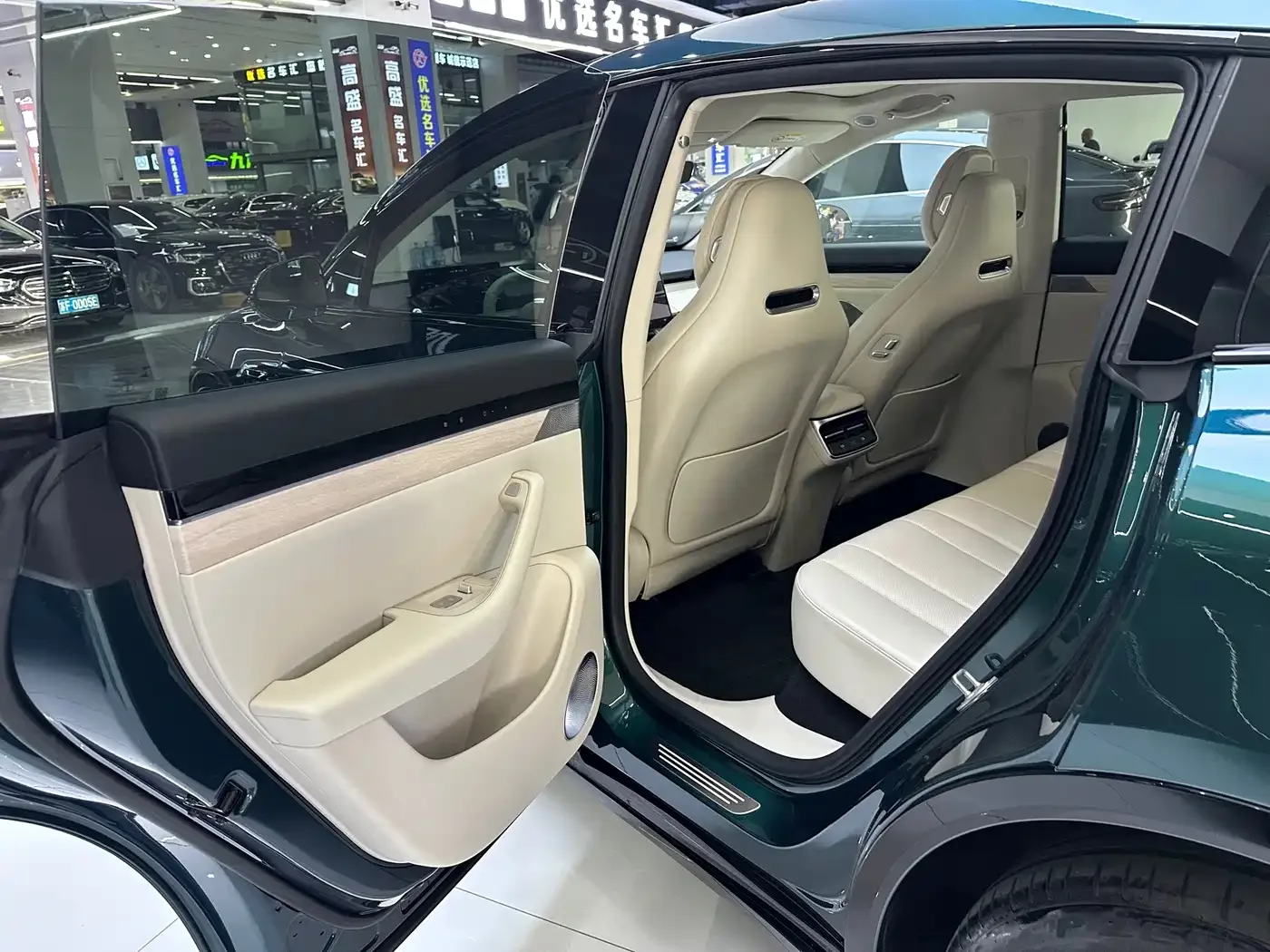 Zhijie Luxeed R7 2026 Pure Electric Max+ — Фото автомобиля 10