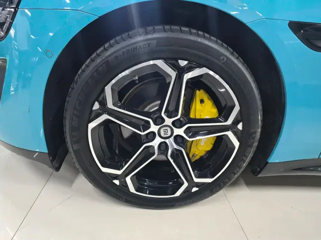 Xiaomi SU7 — Фото автомобиля 6