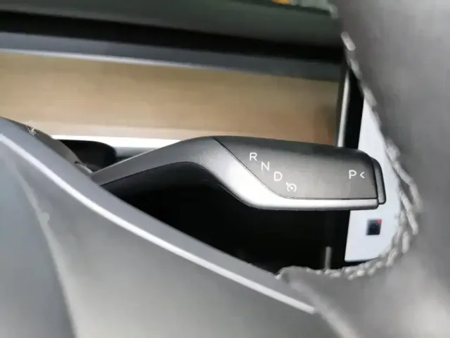Tesla Model Y — Фото автомобиля 13