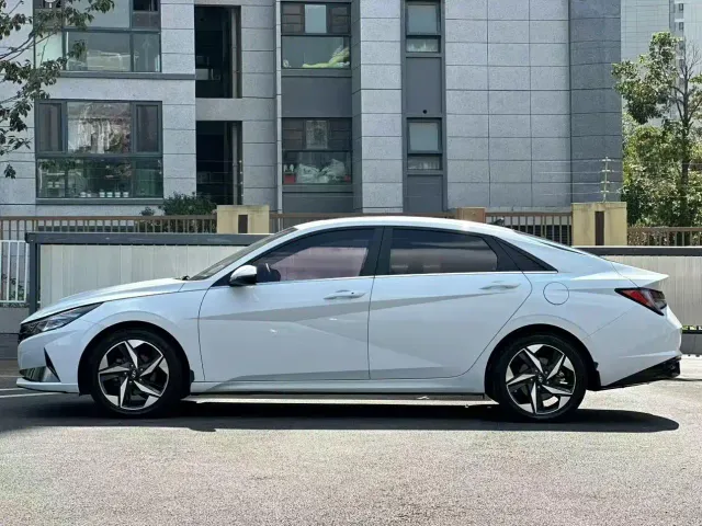 Hyundai Elantra — Фото автомобиля 3