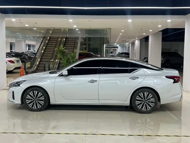 Nissan Teana — Фото автомобиля 3