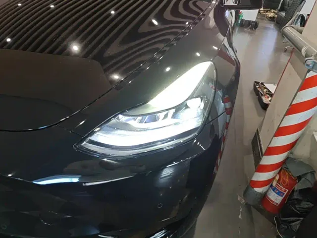 Tesla Model Y — Фото автомобиля 23