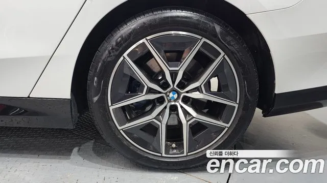 BMW 5-Series — Фото автомобиля 7
