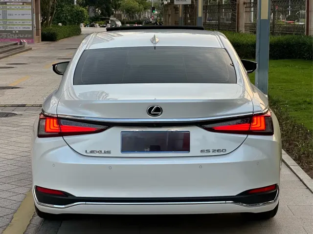 Lexus ES — Фото автомобиля 11