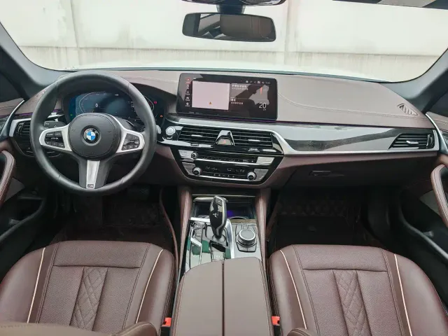 BMW 5 Series — Фото автомобиля 21