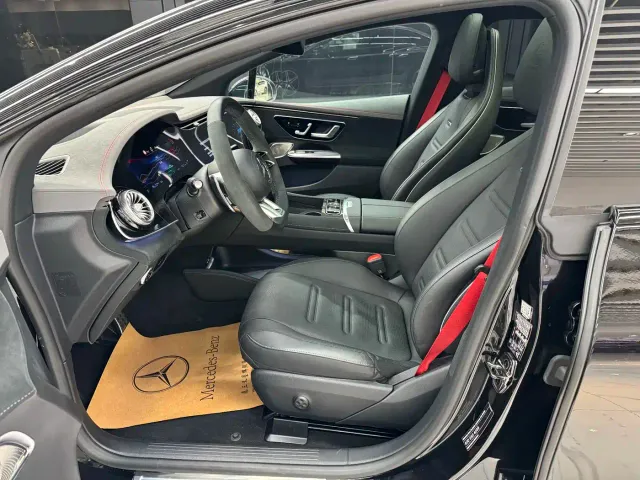 Mercedes-Benz EQE AMG — Фото автомобиля 10
