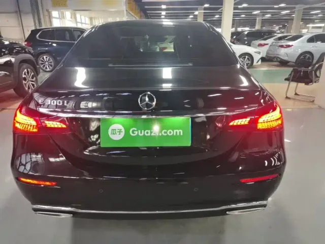 Mercedes-Benz E-Class — Фото автомобиля 5