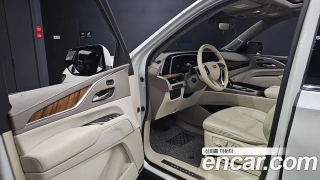 Cadillac Escalade Escalade 5 поколение — Фото автомобиля 9