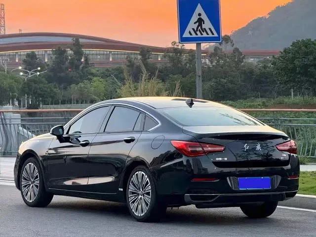 Hongqi H5 — Фото автомобиля 8
