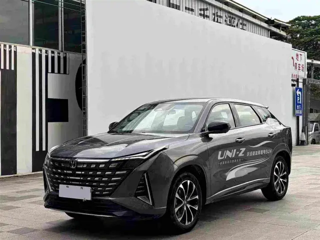 Фотография автомобиля — Changan UNI-Z