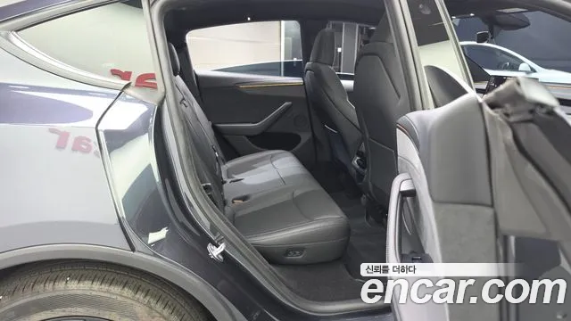 Tesla Model Y — Фото автомобиля 18