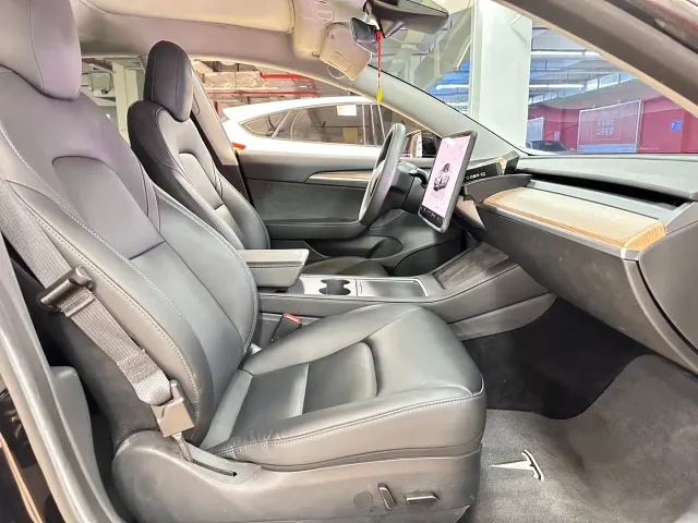 Tesla Model 3 — Фото автомобиля 14