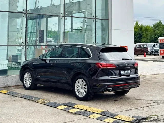 Volkswagen Touareg — Фото автомобиля 6