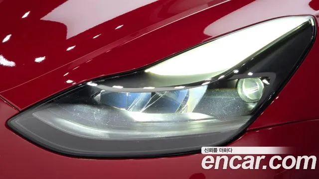 Tesla Model 3 — Фото автомобиля 22