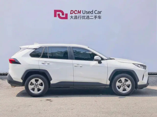 Toyota RAV4 — Фото автомобиля 3