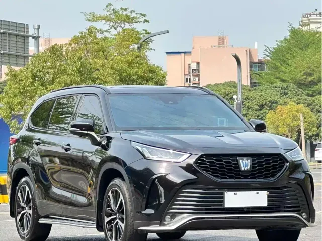 Toyota Crown Kluger — Фото автомобиля 3