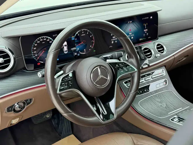 Mercedes-Benz E-Class — Фото автомобиля 4