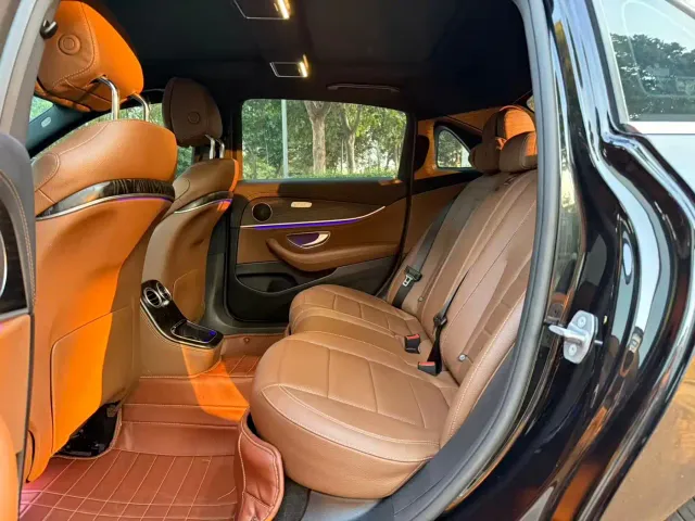 Mercedes-Benz E-Class — Фото автомобиля 6