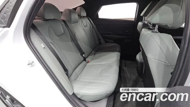 Hyundai Avante CN7 — Фото автомобиля 17