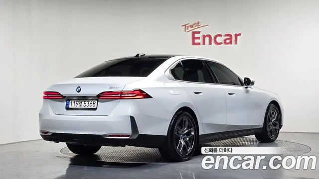 BMW 5-Series — Фото автомобиля 2