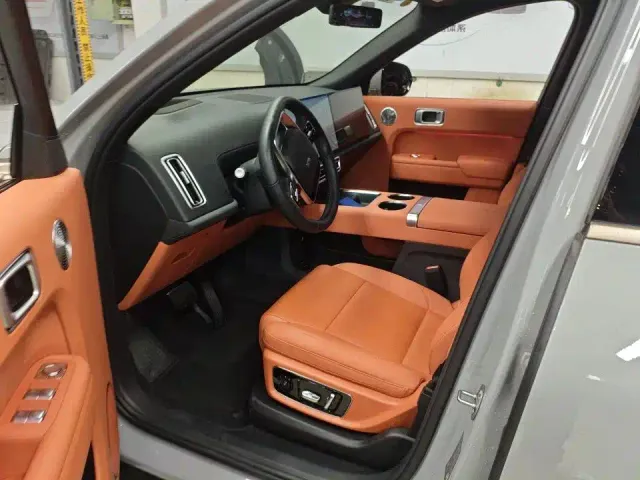 Li Auto L9 — Фото автомобиля 9
