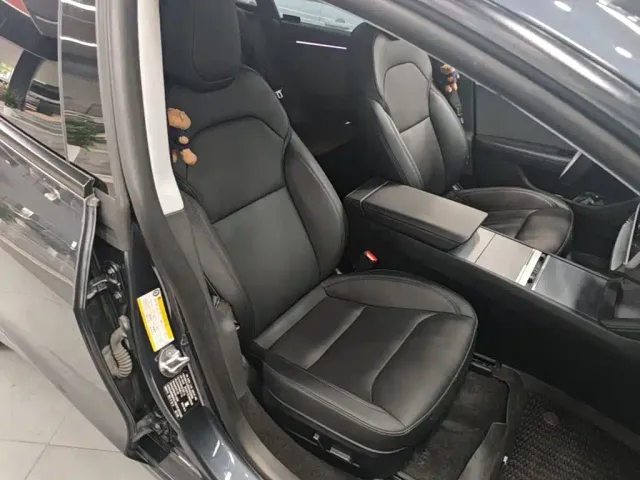 Tesla Model 3 — Фото автомобиля 24