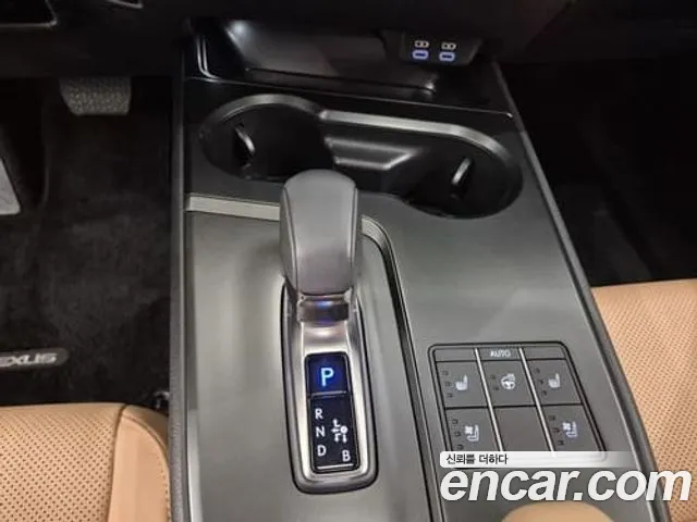 Lexus UX — Фото автомобиля 9