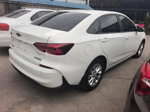 Chevrolet Monza — Фото автомобиля 3