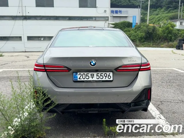 BMW 5 Series G60 — Фото автомобиля 5