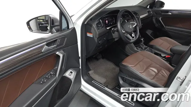 Volkswagen Tiguan — Фото автомобиля 12