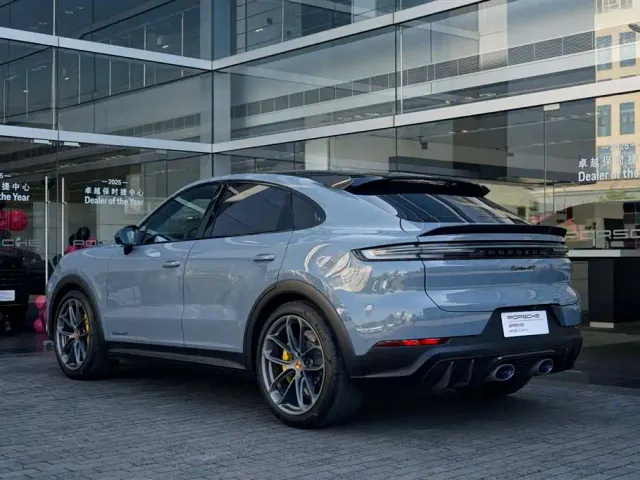 Porsche Cayenne — Фото автомобиля 3