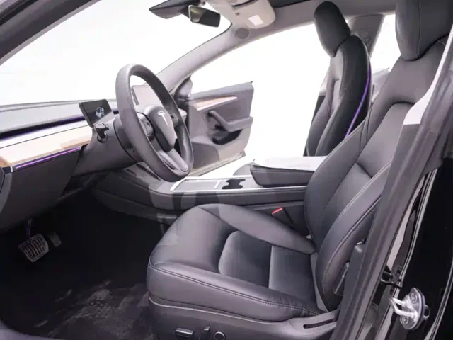 Tesla Model 3 — Фото автомобиля 20