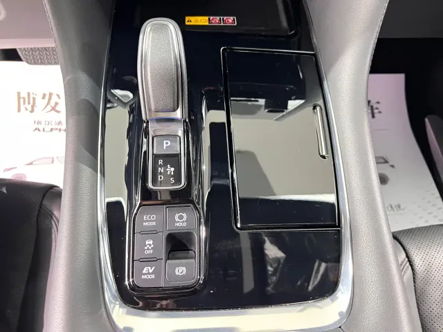 Toyota Vellfire — Фото автомобиля 25