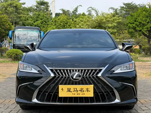 Lexus ES — Фото автомобиля 2