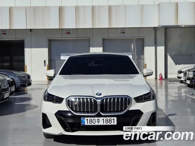 BMW 5 Series G60 — Фото автомобиля 3