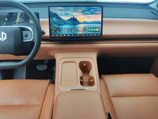 Leapmotor C10 — Фото автомобиля 13