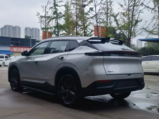 Dongfeng Fengshen L7 — Фото автомобиля 9