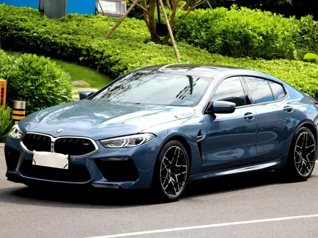 Фотография автомобиля — BMW M8