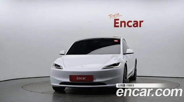 Tesla Model 3 — Фото автомобиля 3