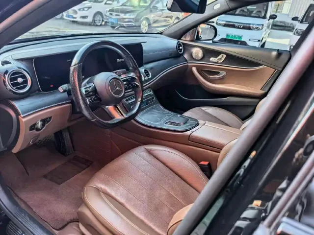 Mercedes-Benz E-Class — Фото автомобиля 4