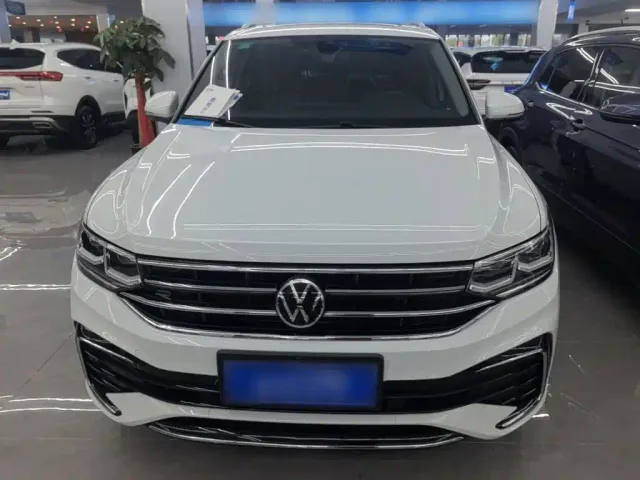Volkswagen Tiguan L — Фото автомобиля 2