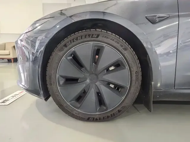 Tesla Model 3 2023 Rear-Wheel Drive — Фото автомобиля 12