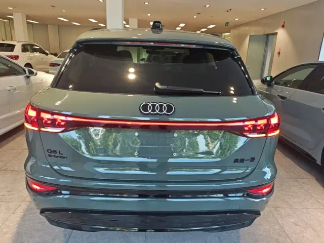 Audi Q6L e-tron — Фото автомобиля 5