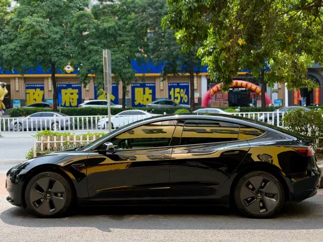 Tesla Model 3 — Фото автомобиля 6