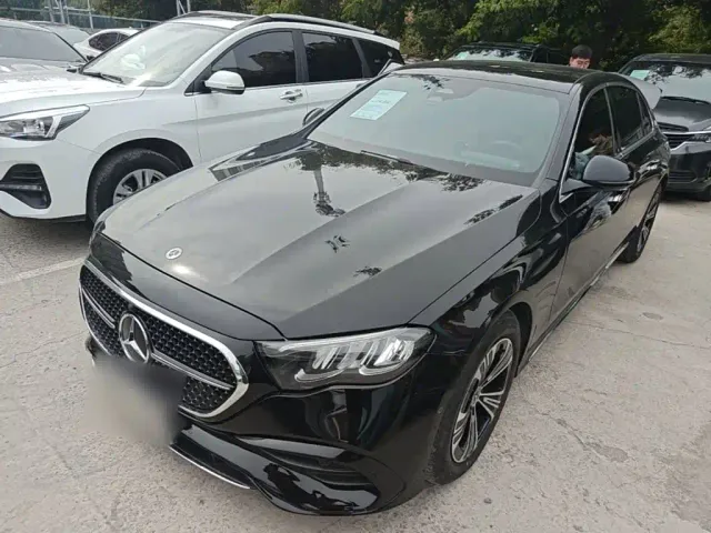 Фотография автомобиля — Mercedes-Benz E-Class