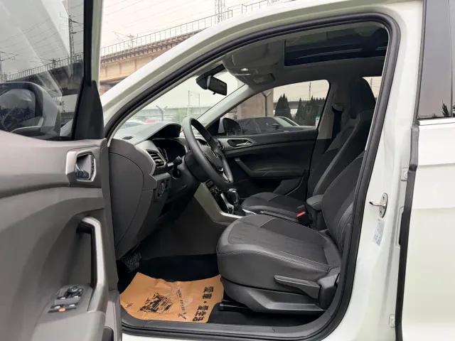 Volkswagen T-Cross — Фото автомобиля 8
