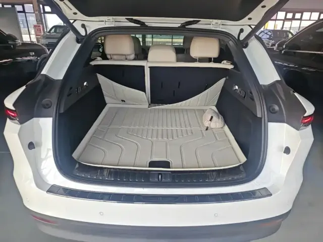 Li Auto Li Auto i6 2025 2WD Base Model — Фото автомобиля 18