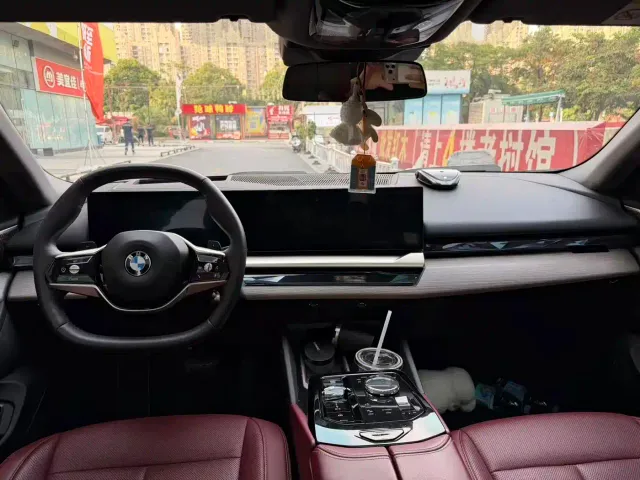 BMW 5 Series — Фото автомобиля 8