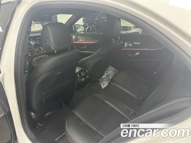 Mercedes-Benz E-Class — Фото автомобиля 14
